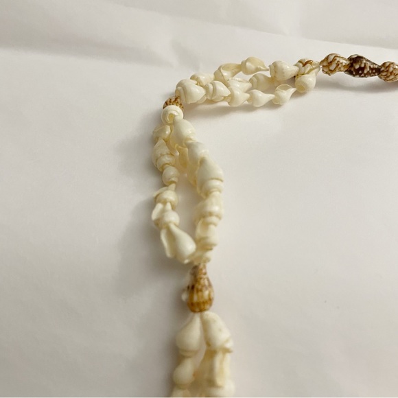 Vintage Boho Tiny Seashell Necklace - Picture 3 of 3